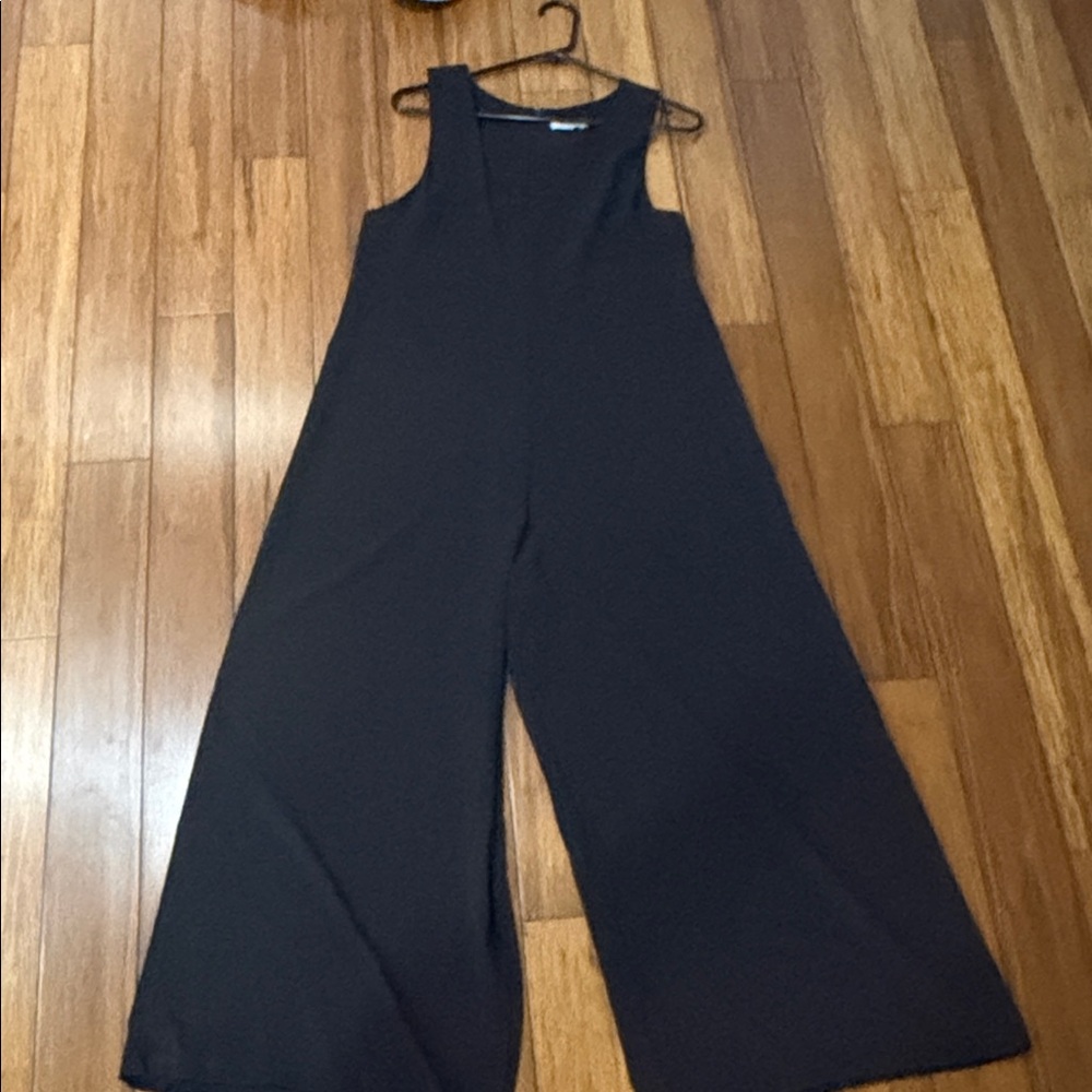 Elegant Black Sleeveless Wide Leg Jumpsuit - Picture 8 of 9